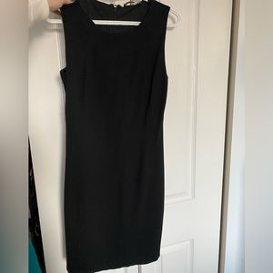 Black sleeveless dress